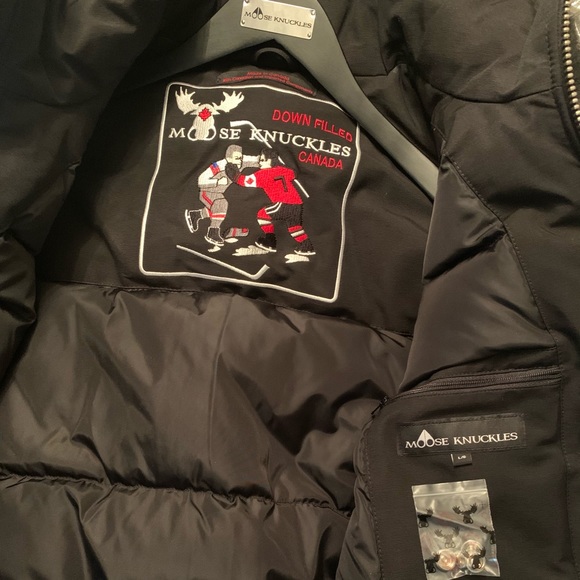 Moose knuckle sterling parka ❌price is firm❌ MADE IN CANADA 🇨🇦 - Picture 13 of 17